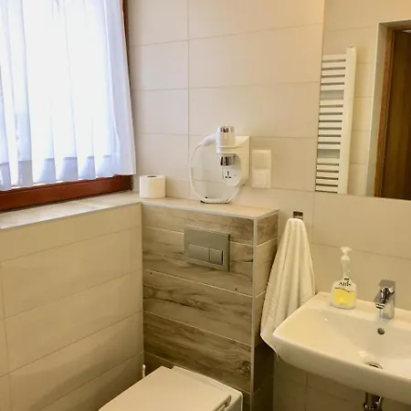 Anna - 20 Procent Termy Goracy Potok Bed & Breakfast 3*